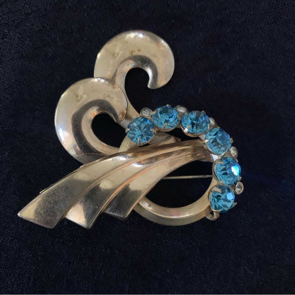 Vintage Swirl Curved Circle 60s Mod Gold Turquoise Blue Rhinestone Brooch Pin